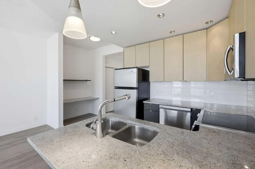 788 12 Avenue SW Calgary AB T2R 0H1