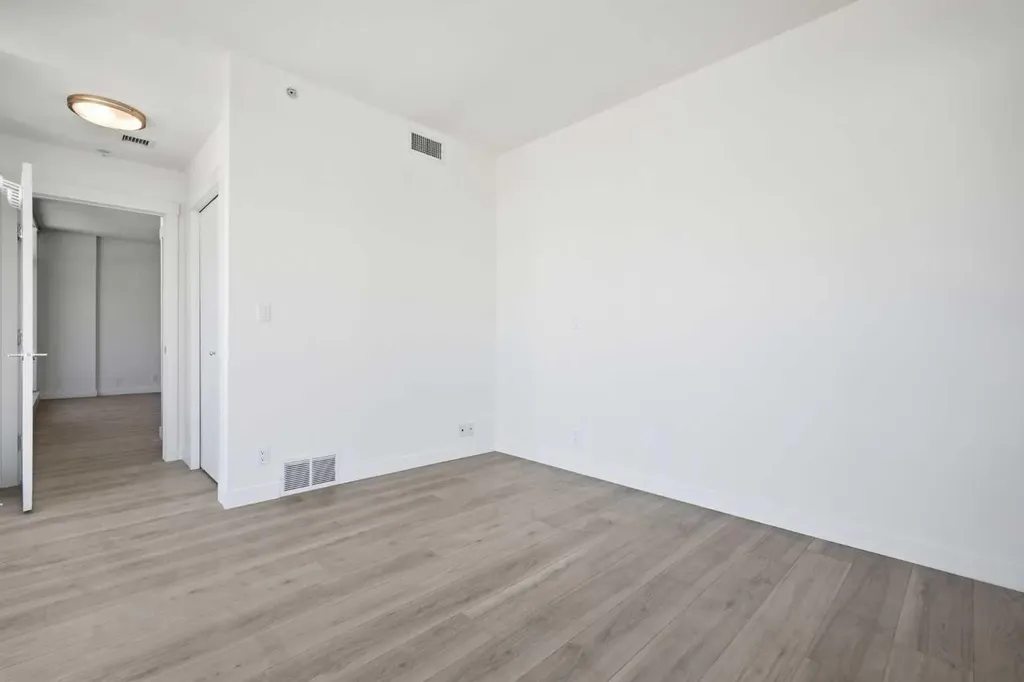 788 12 Avenue SW Calgary AB T2R 0H1