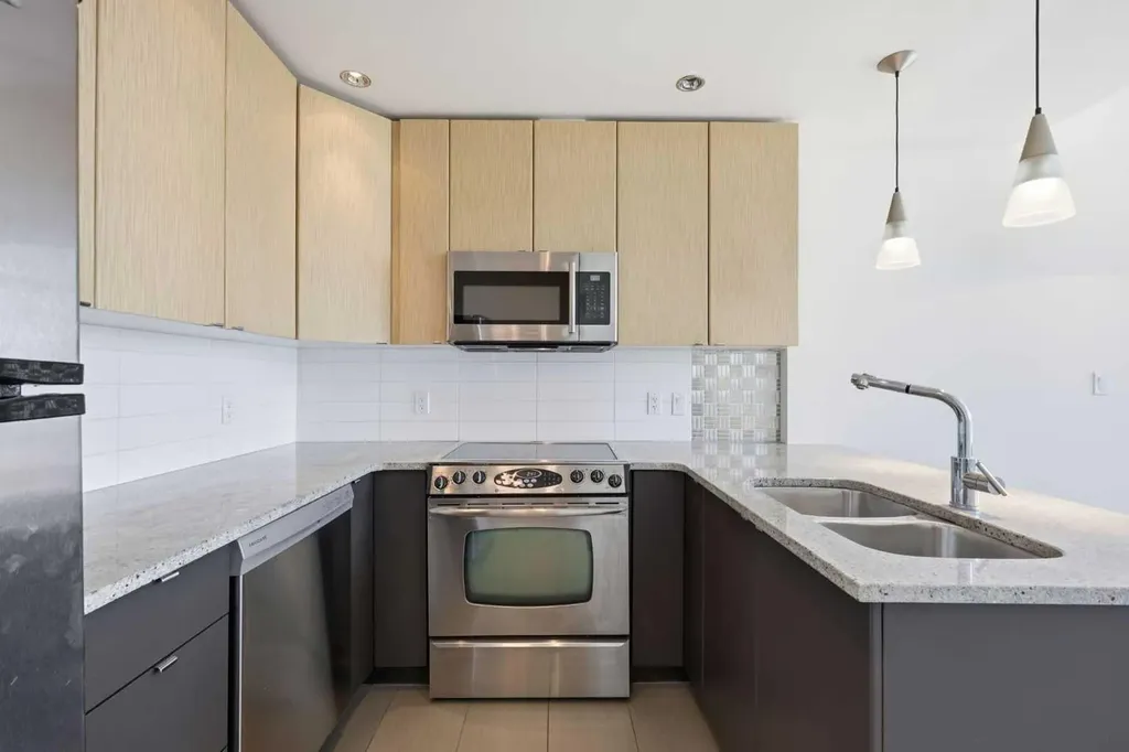 788 12 Avenue SW Calgary AB T2R 0H1
