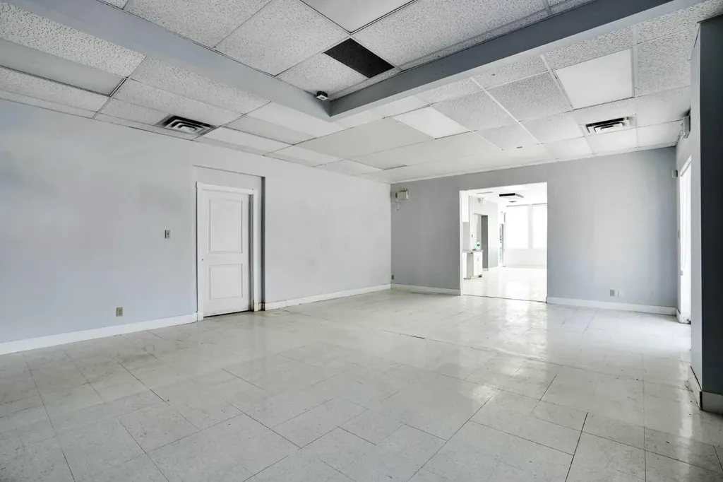 1350 11 Avenue SW Calgary AB T3C 0M6