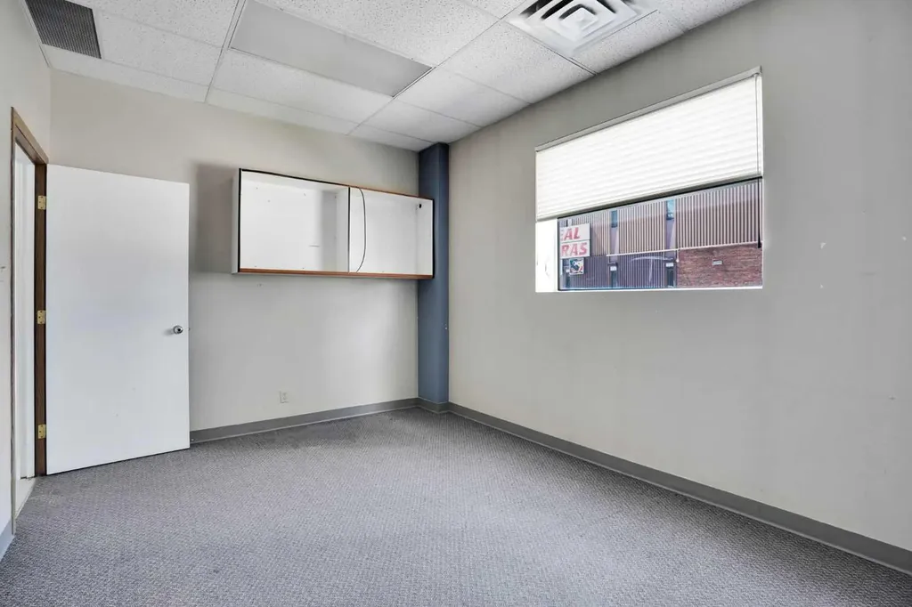 1350 11 Avenue SW Calgary AB T3C 0M6