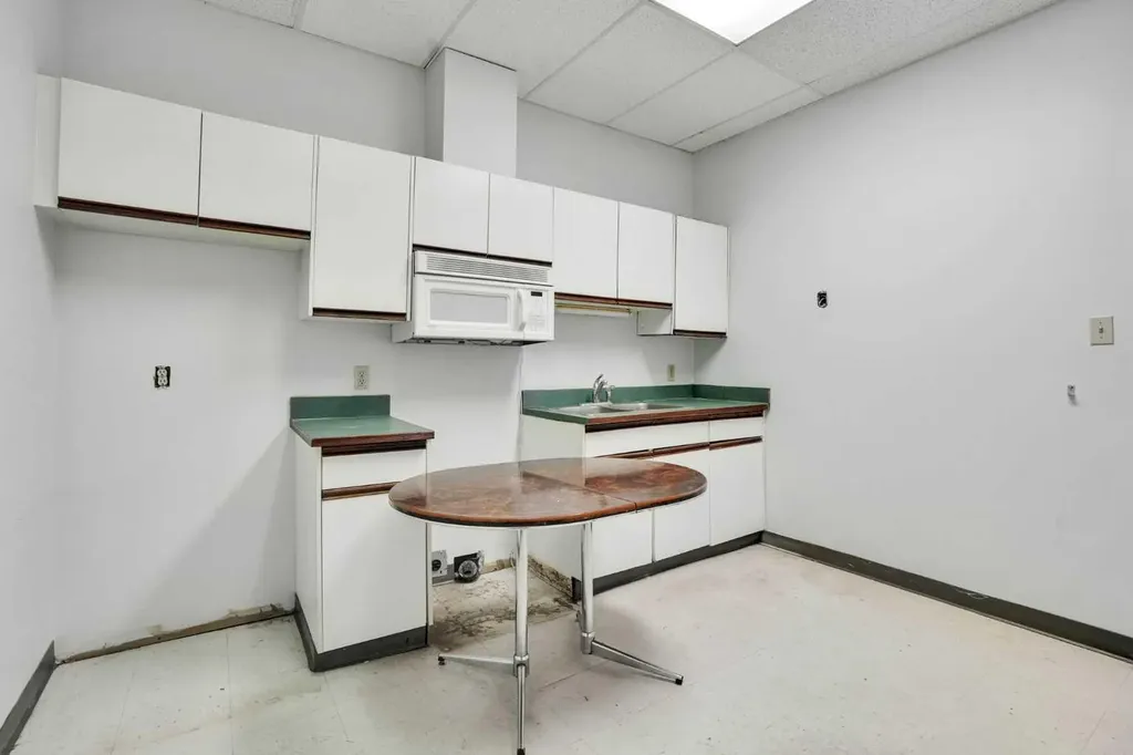 1350 11 Avenue SW Calgary AB T3C 0M6