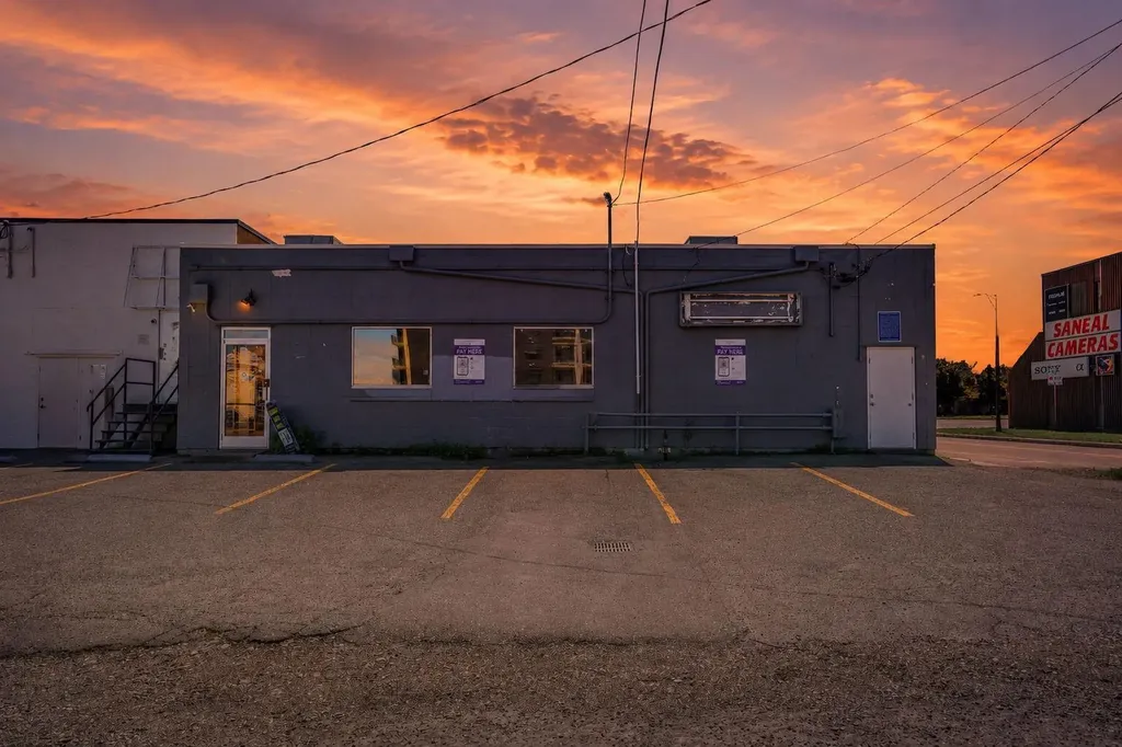 1350 11 Avenue SW Calgary AB T3C 0M6
