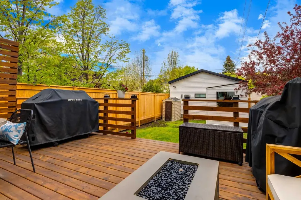 2132 6 Avenue NW Calgary AB T2N 0W7