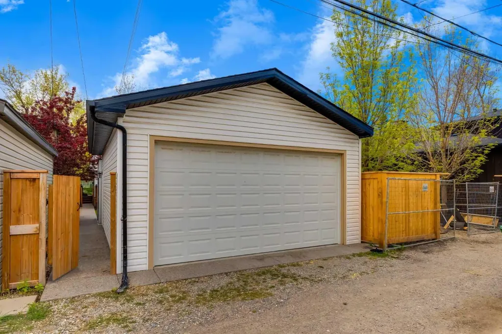 2132 6 Avenue NW Calgary AB T2N 0W7