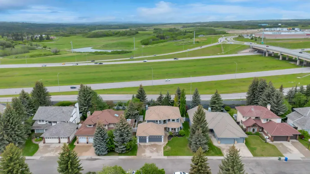 52 Woodpath Terrace SW Calgary AB T2W 5Z7