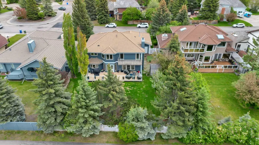 52 Woodpath Terrace SW Calgary AB T2W 5Z7