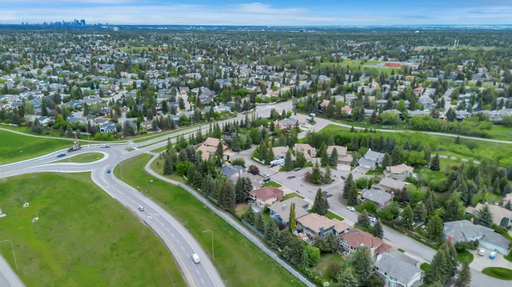 52 Woodpath Terrace SW Calgary AB T2W 5Z7