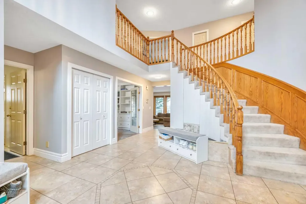 52 Woodpath Terrace SW Calgary AB T2W 5Z7
