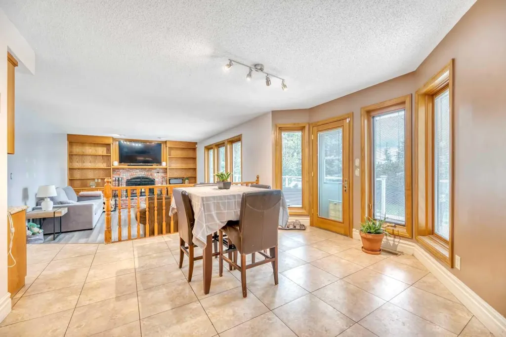 52 Woodpath Terrace SW Calgary AB T2W 5Z7