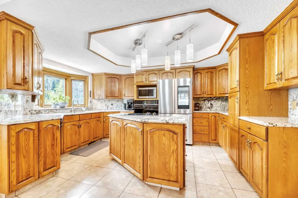 52 Woodpath Terrace SW Calgary AB T2W 5Z7