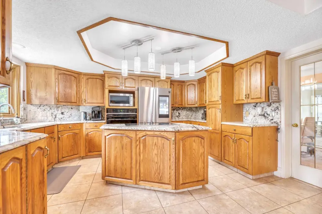 52 Woodpath Terrace SW Calgary AB T2W 5Z7