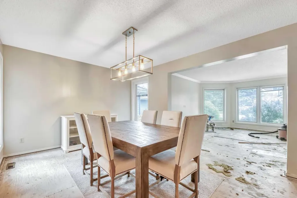52 Woodpath Terrace SW Calgary AB T2W 5Z7