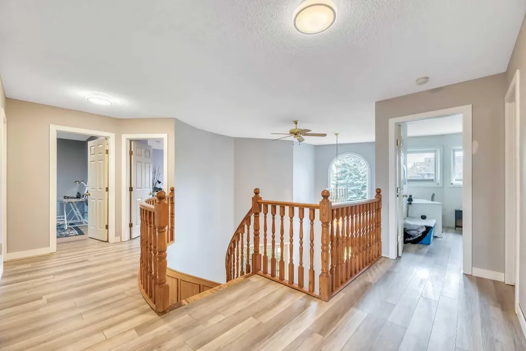 52 Woodpath Terrace SW Calgary AB T2W 5Z7