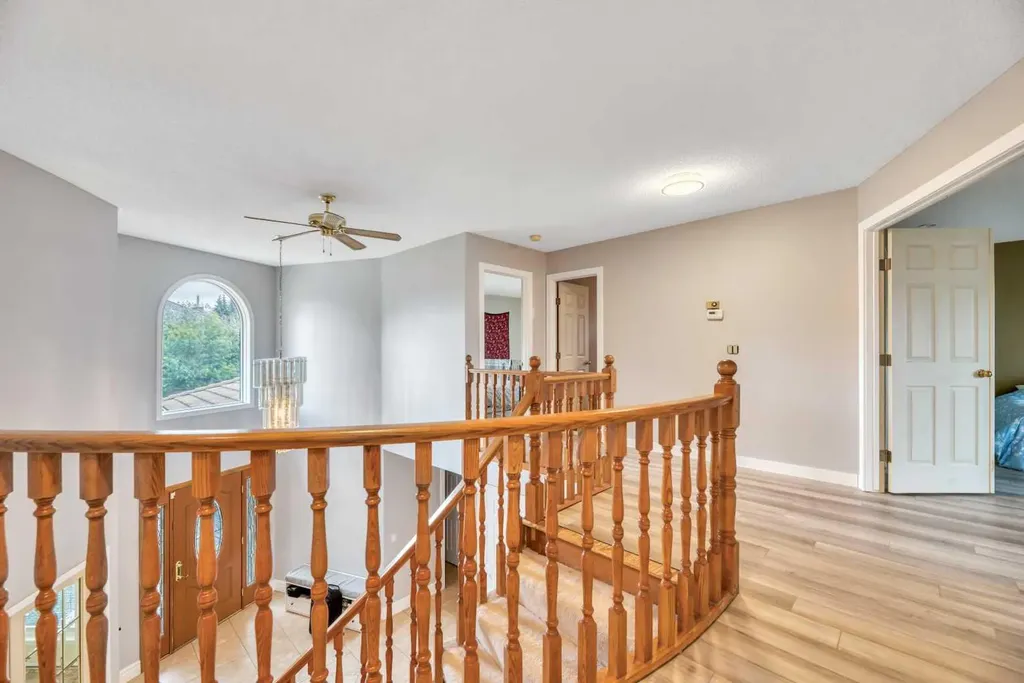 52 Woodpath Terrace SW Calgary AB T2W 5Z7