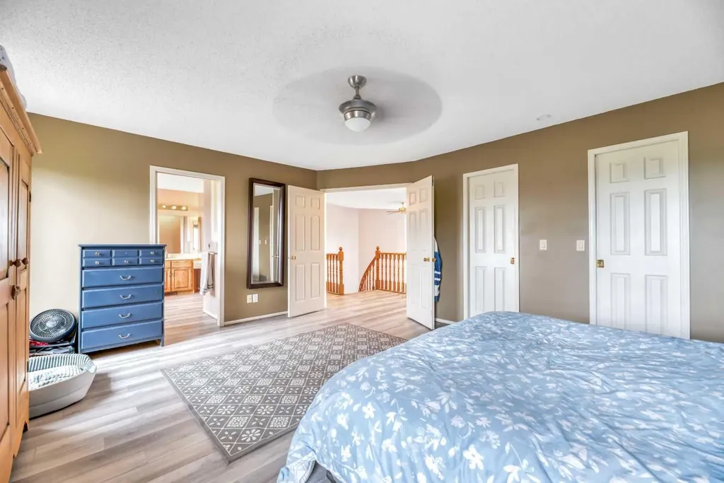 52 Woodpath Terrace SW Calgary AB T2W 5Z7