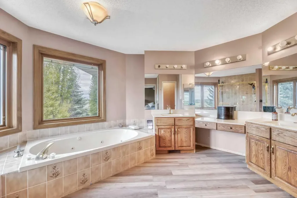 52 Woodpath Terrace SW Calgary AB T2W 5Z7
