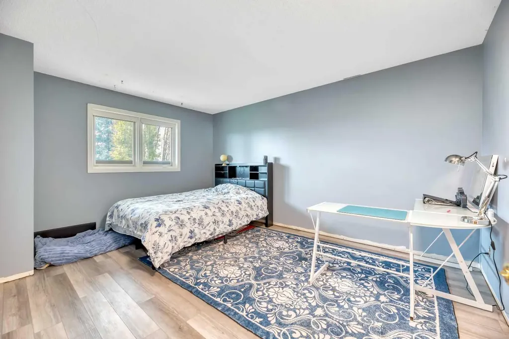 52 Woodpath Terrace SW Calgary AB T2W 5Z7