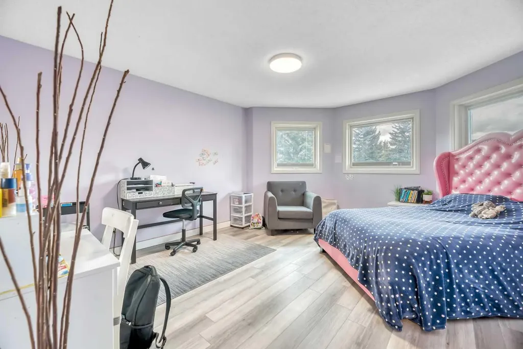52 Woodpath Terrace SW Calgary AB T2W 5Z7