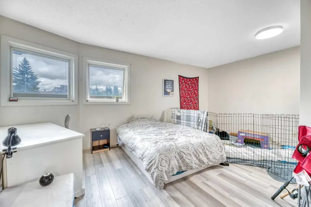 52 Woodpath Terrace SW Calgary AB T2W 5Z7