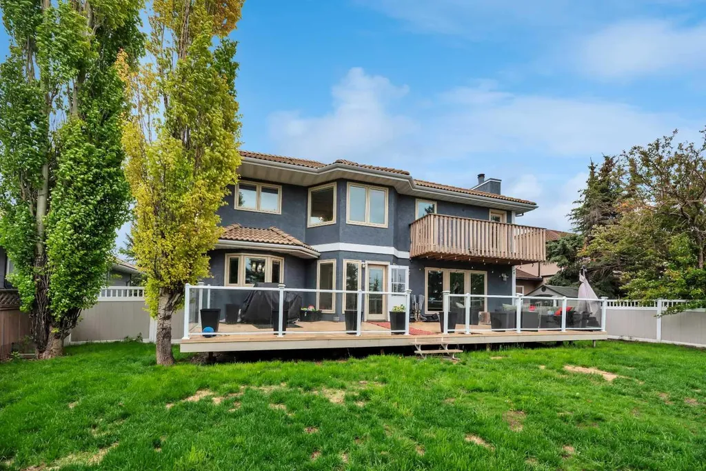 52 Woodpath Terrace SW Calgary AB T2W 5Z7