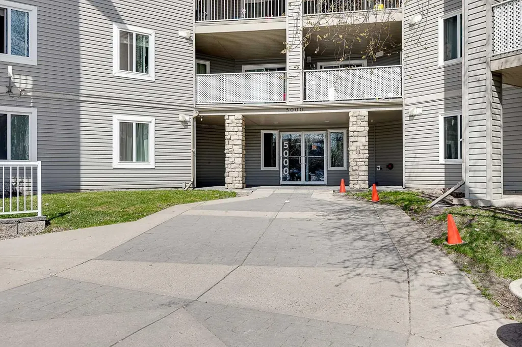 604 8 Street SW Airdrie AB T4B 2W4