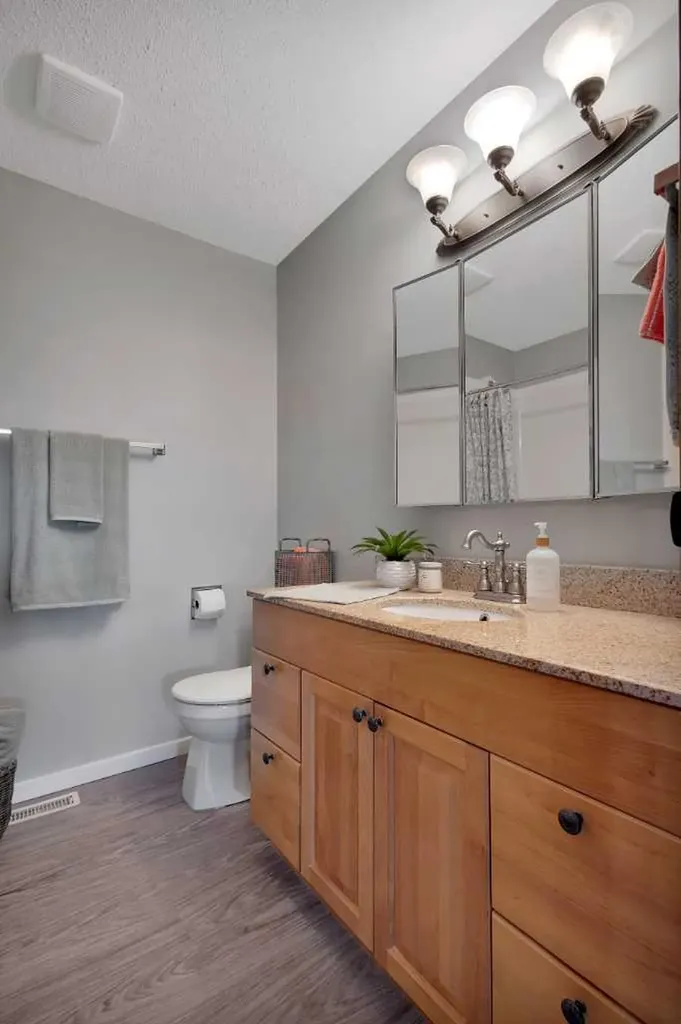 27 Warwick Drive Red Deer AB T4N 6L4