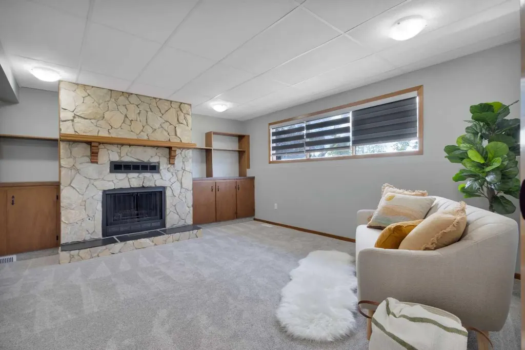 27 Warwick Drive Red Deer AB T4N 6L4