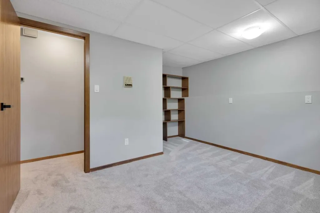27 Warwick Drive Red Deer AB T4N 6L4