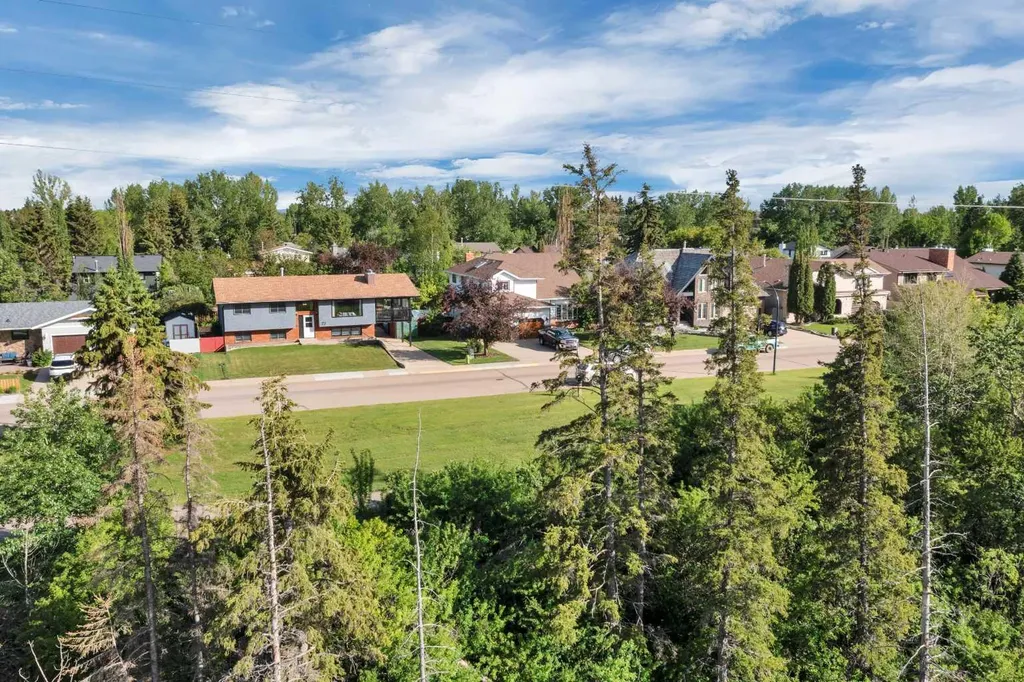 27 Warwick Drive Red Deer AB T4N 6L4