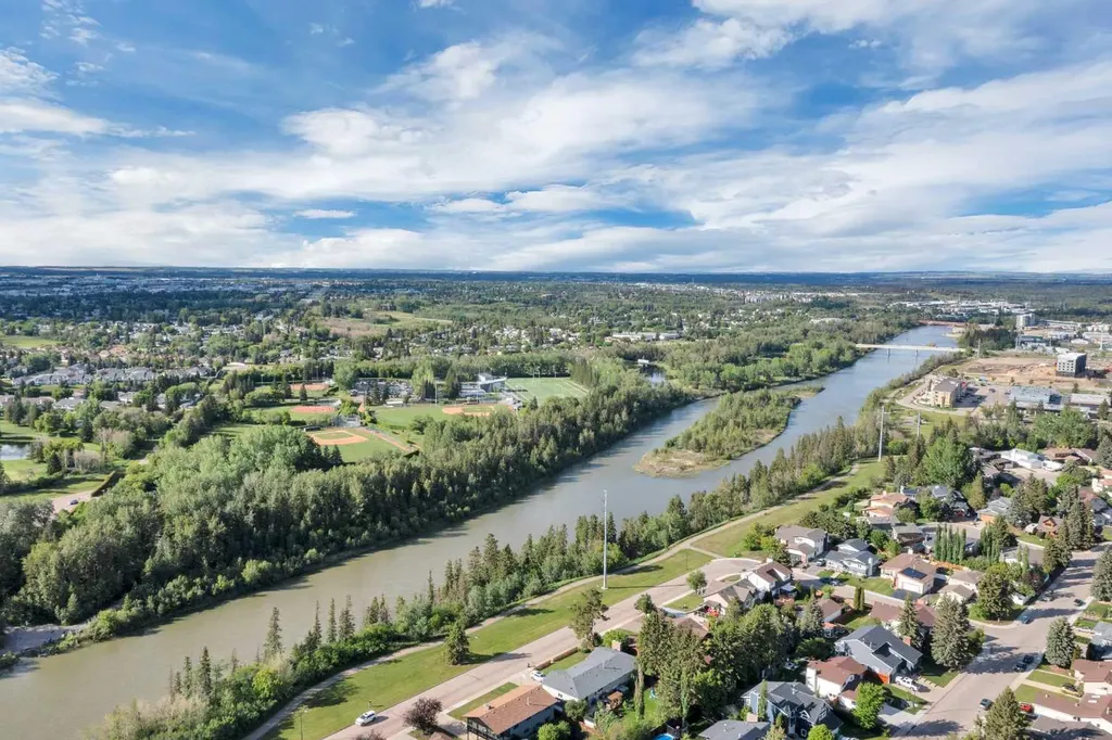 27 Warwick Drive Red Deer AB T4N 6L4