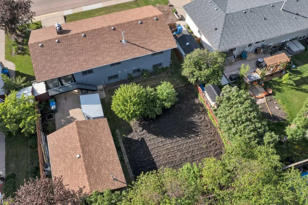 27 Warwick Drive Red Deer AB T4N 6L4