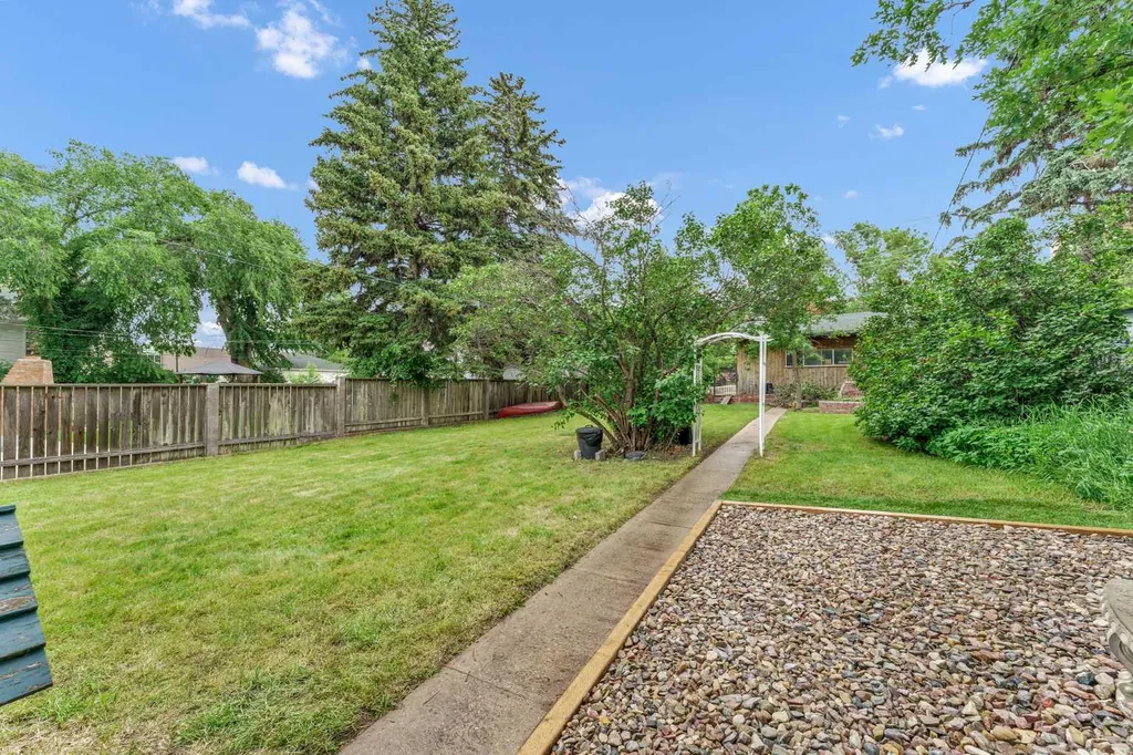 335 1 Street SE Medicine Hat AB T1A 0A5