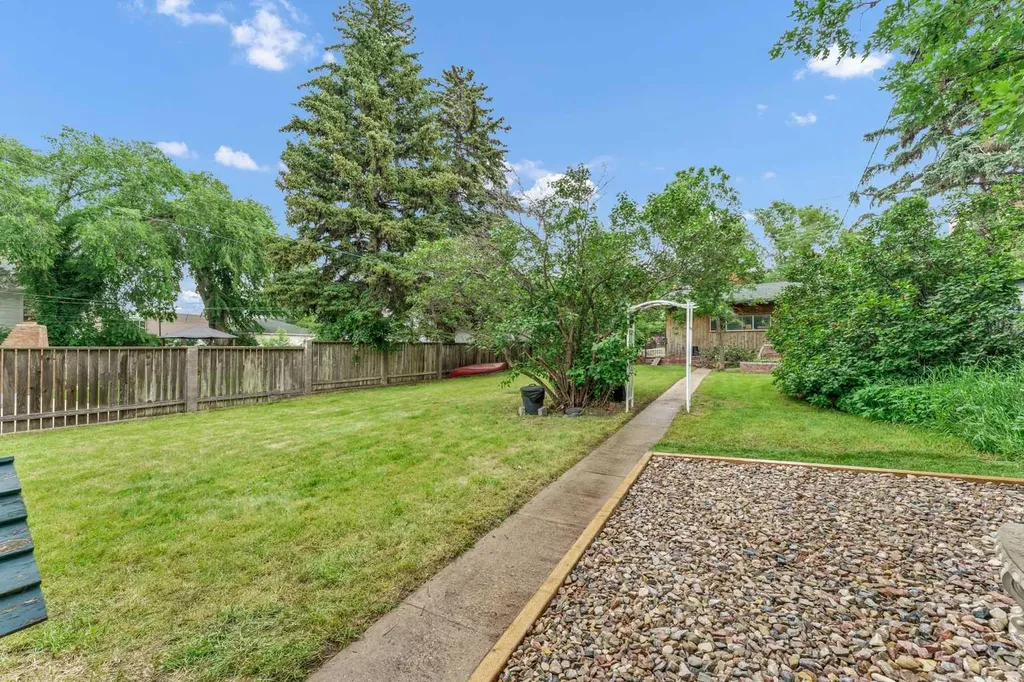 335 1 Street SE Medicine Hat AB T1A 0A5