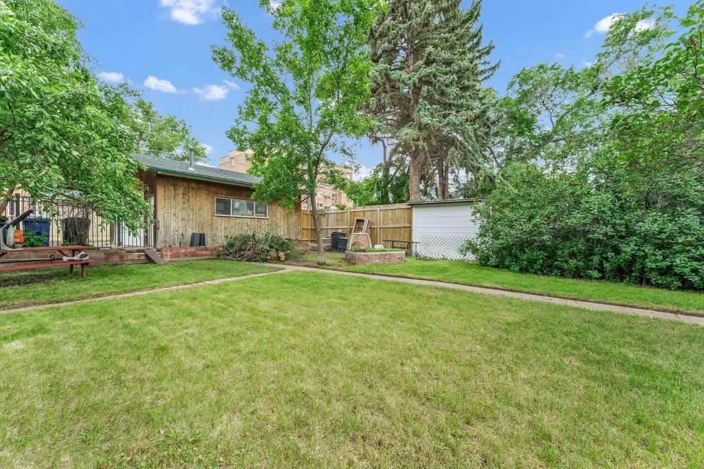 335 1 Street SE Medicine Hat AB T1A 0A5
