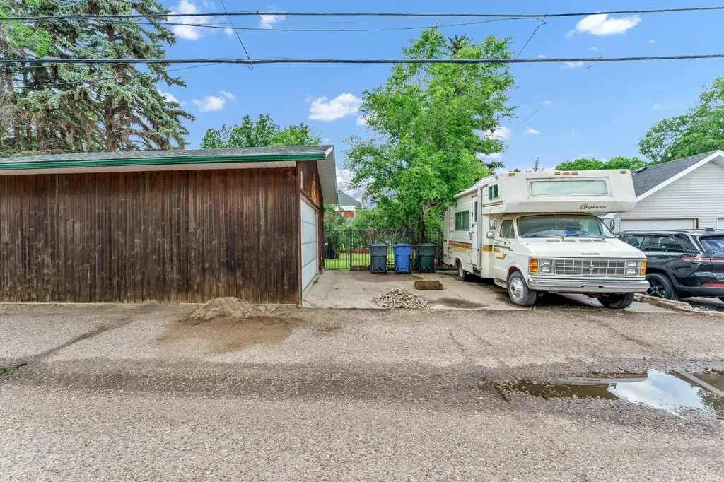 335 1 Street SE Medicine Hat AB T1A 0A5