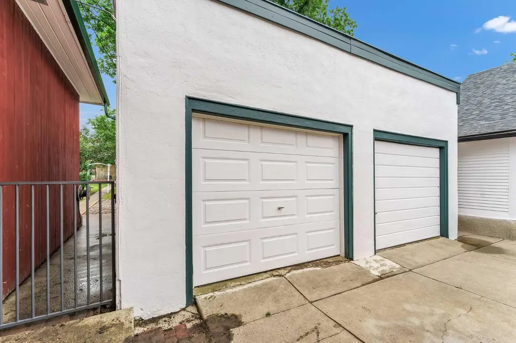 335 1 Street SE Medicine Hat AB T1A 0A5