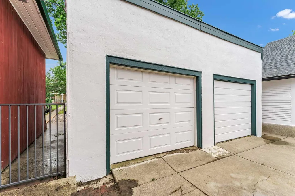 335 1 Street SE Medicine Hat AB T1A 0A5