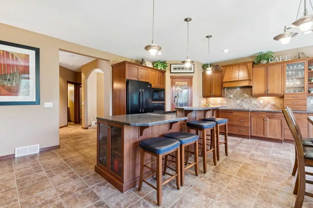 37 Tanner Close SE Airdrie AB T4A 2L4