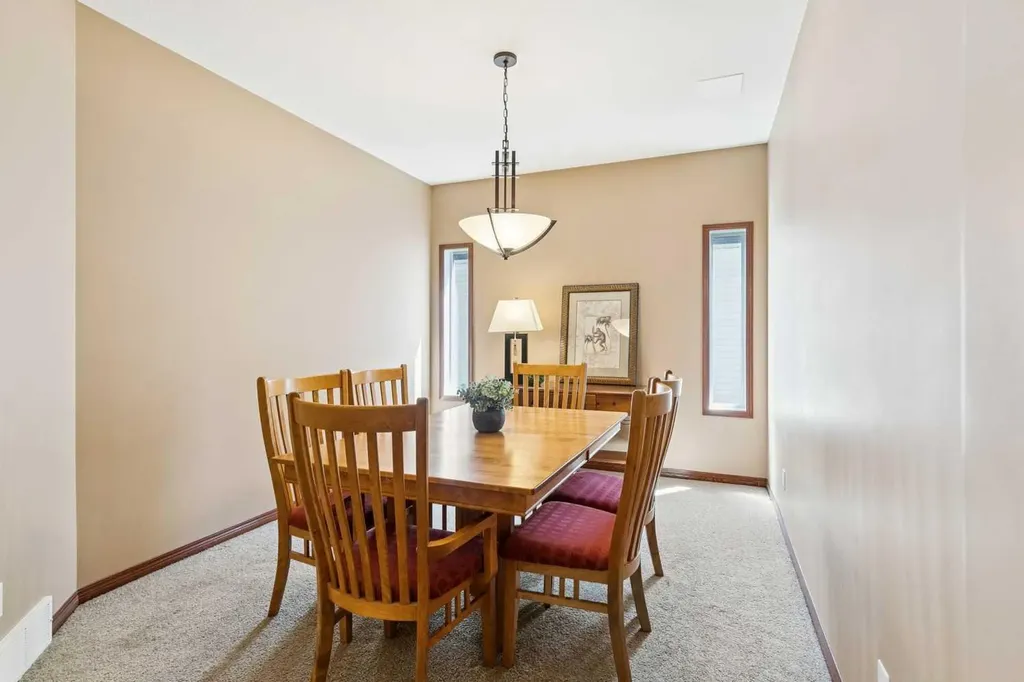 37 Tanner Close SE Airdrie AB T4A 2L4