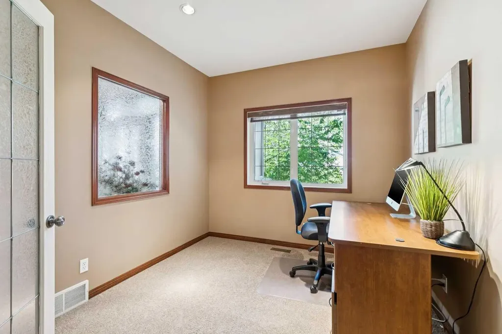 37 Tanner Close SE Airdrie AB T4A 2L4
