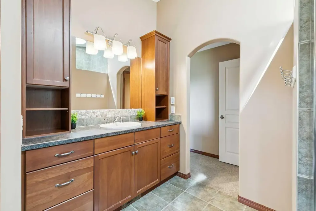 37 Tanner Close SE Airdrie AB T4A 2L4
