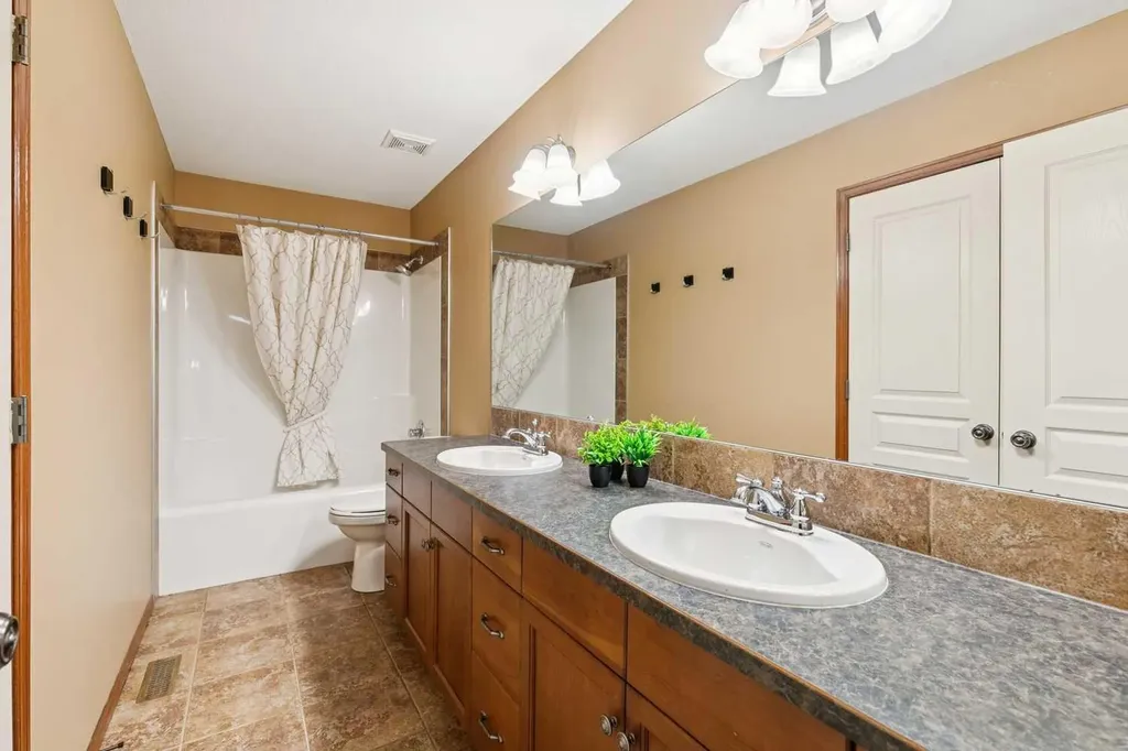 37 Tanner Close SE Airdrie AB T4A 2L4
