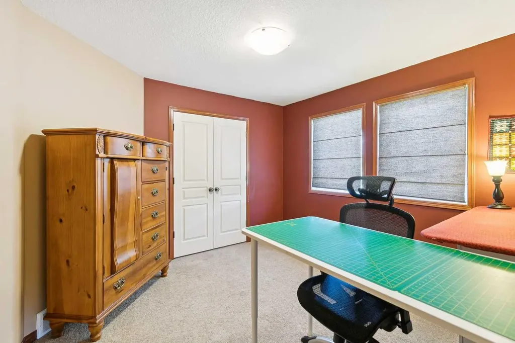 37 Tanner Close SE Airdrie AB T4A 2L4