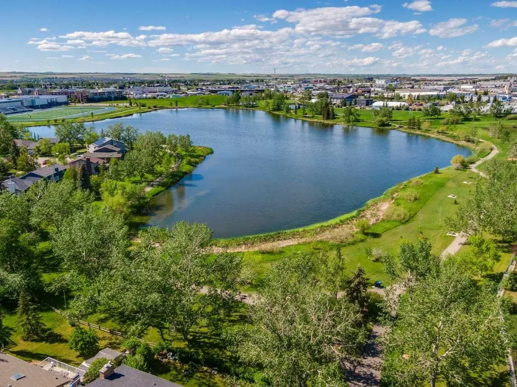 37 Tanner Close SE Airdrie AB T4A 2L4