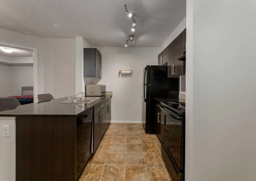 2715 12 Avenue SE Calgary AB T2A4X8