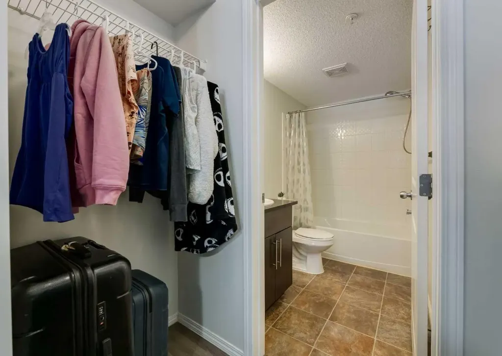 2715 12 Avenue SE Calgary AB T2A4X8