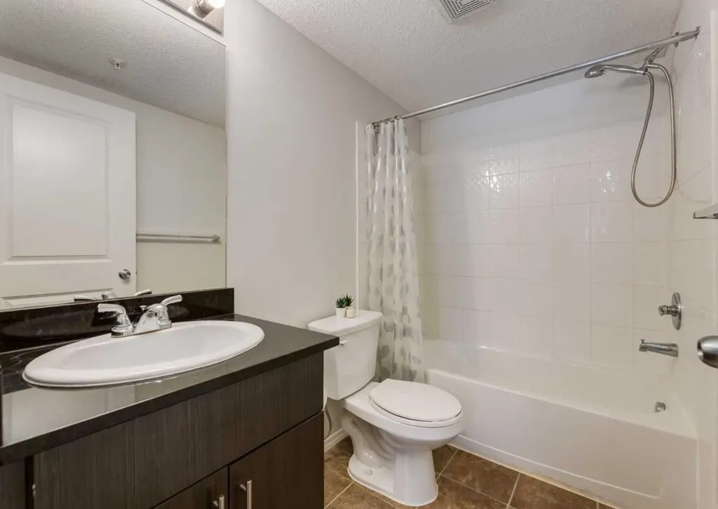2715 12 Avenue SE Calgary AB T2A4X8