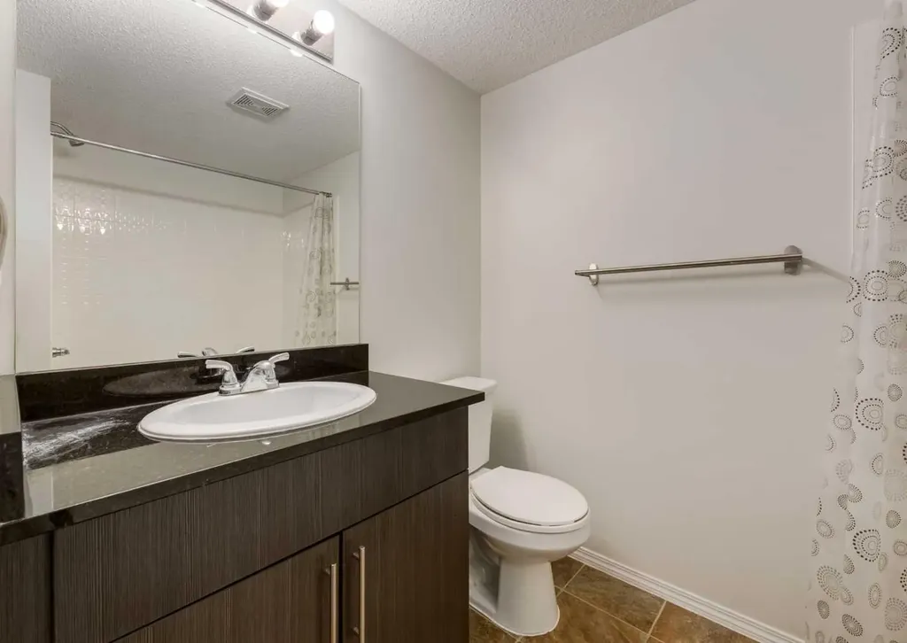 2715 12 Avenue SE Calgary AB T2A4X8