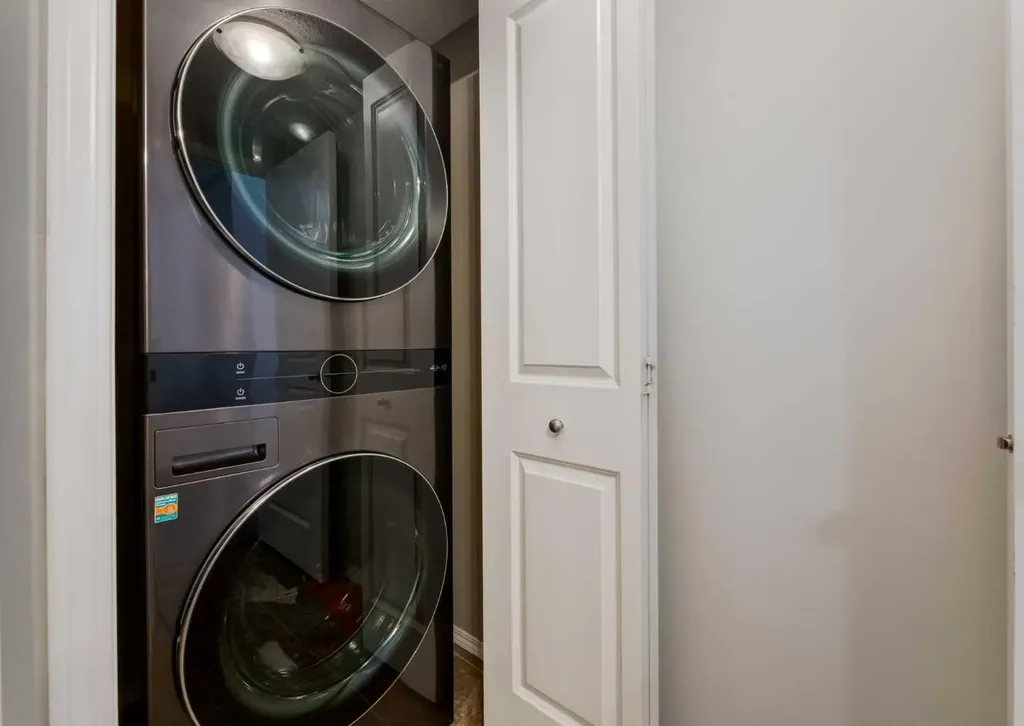 2715 12 Avenue SE Calgary AB T2A4X8